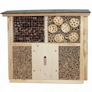 großes Insektenhotel aus Holz