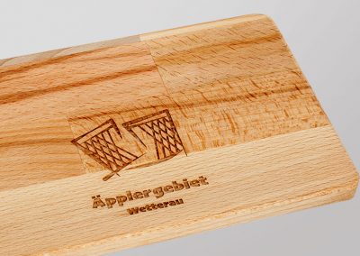 Brettchen aus Holz mit Äpplergebiet-Motiv